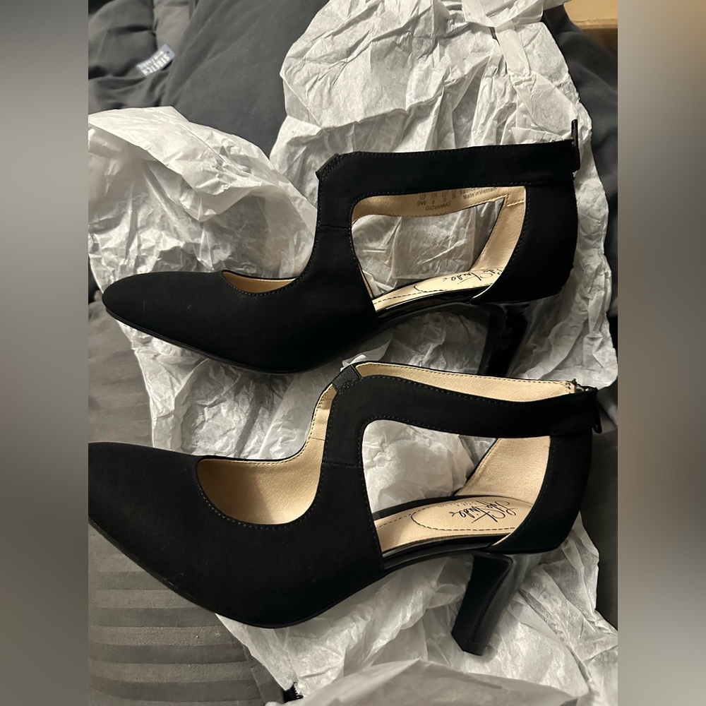 Lifestride Giovanna heels 9w 

Worn once indoors no scuffs or marks on bottom